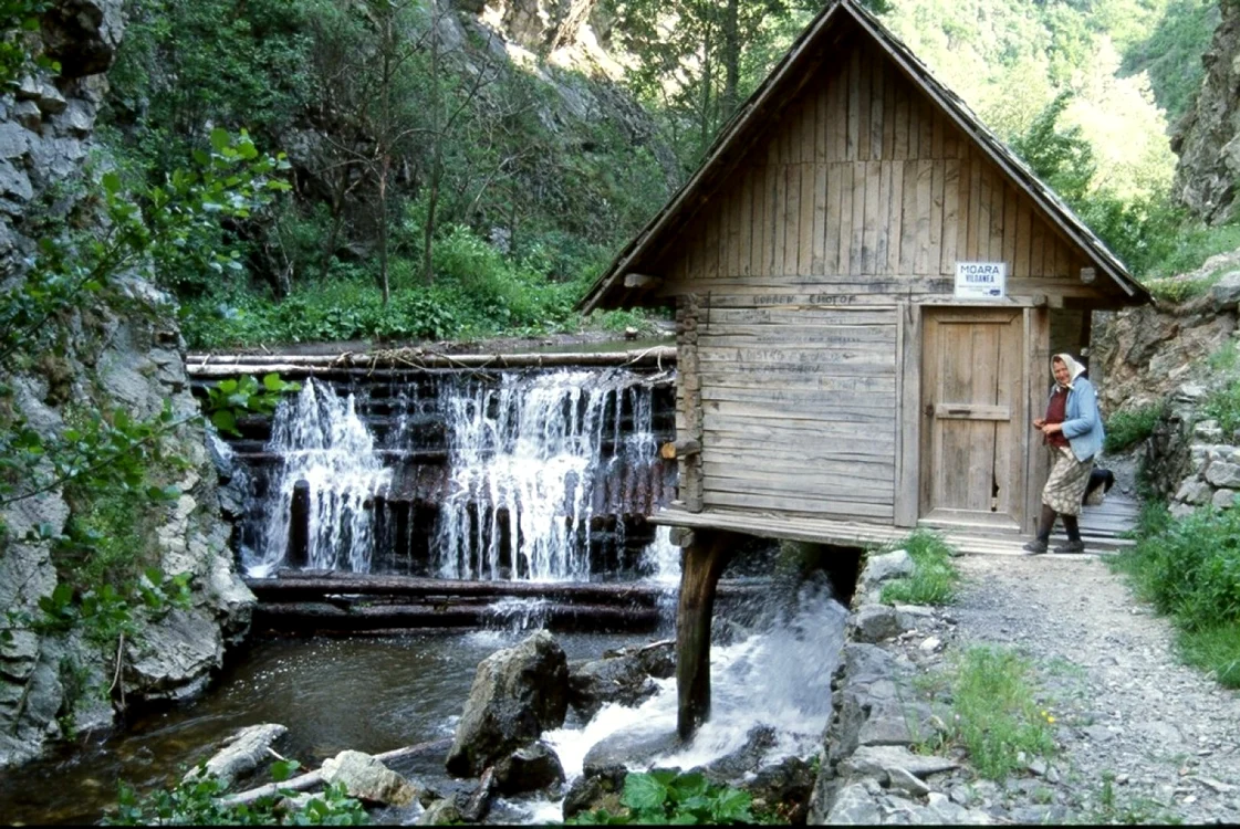 Comuna Eftimie Murgu este cunoscută pentru morile de apă FOTO Cunoastelumea.ro