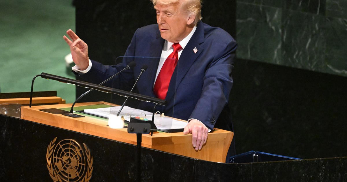 Trump susține propunerea lui Putin de a menține limitele nucleare