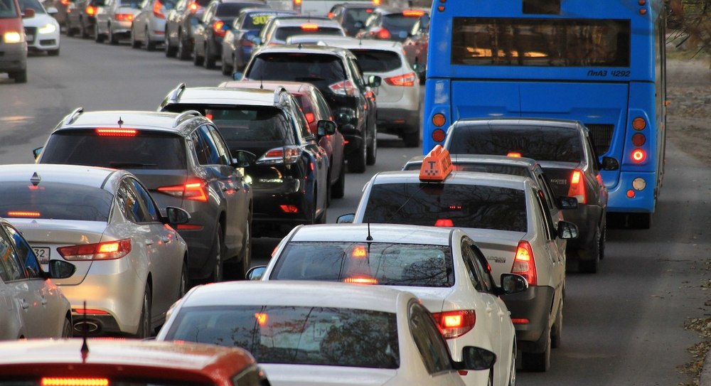 Se circulă bară la bară pe drumul către litoral: Coliziune între un autocar și patru autoturisme în zona stațiunii Eforie Nord