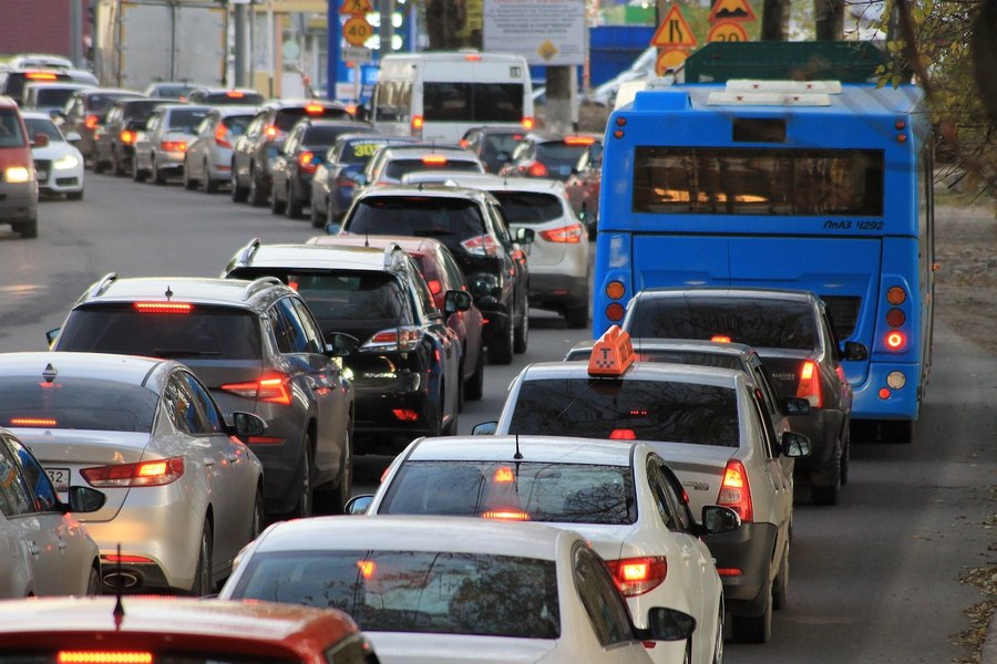Ce mașini fac cele mai puține accidente în funcție de culoarea pe care o au