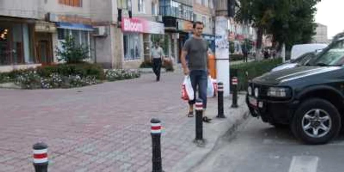 Târgovişte: Interzis pentru şoferi pe trotuar