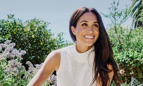 Meghan Markle în grădină la Montecito (1) png