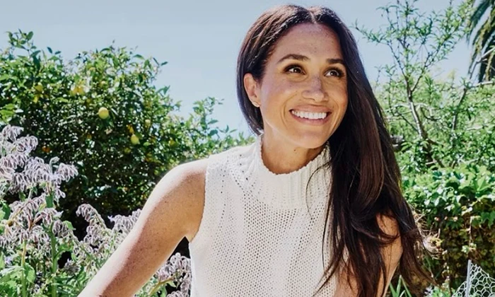Meghan Markle în grădină la Montecito (1) png