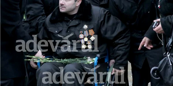 Foto de Tudor Iovu. Sute de combatanți s-au adunat să-i comemoreze pe cei căzuți în lupte
