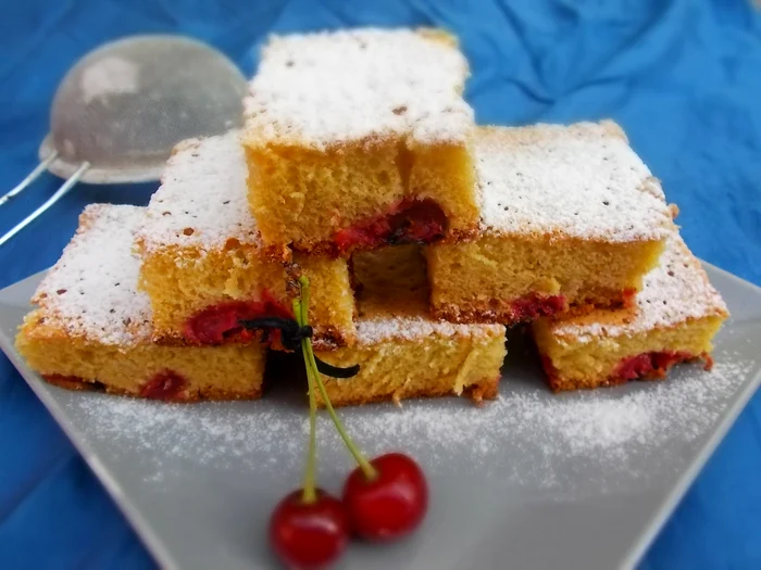 
    Pandişpan cu piersici  