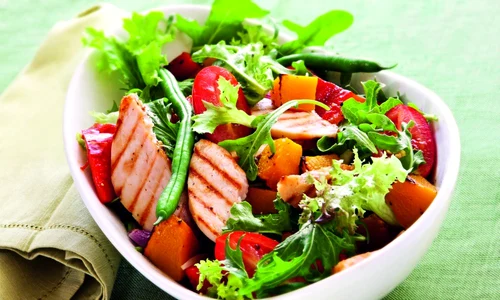 salata cu spanac si piept de pui jpeg