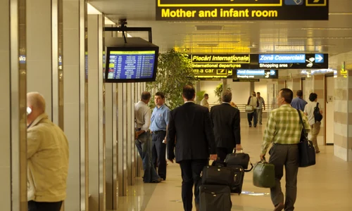 pasageri aeroport jpeg