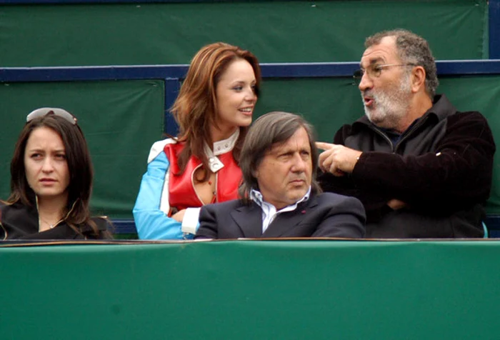 
    2004. Andreea Marin, Ion Tiriac, Amalia și Ilie Nastase, la Cupa Davis a Românieifoto: Mediafax / Dan Popescu  