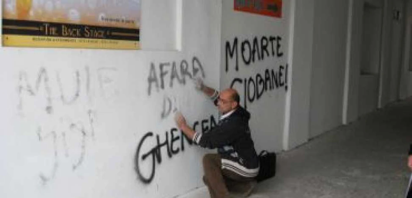 Târgu-Mureş:Mesaje „Anti-Gigi” pe zidurile din centrul oraşului