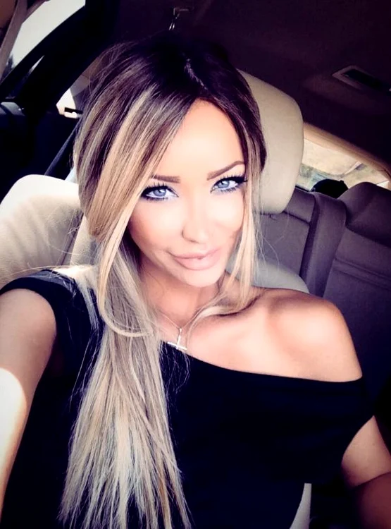 În ultima vreme, Bianca Drăgușanu a revenit la imaginea care a consacrat-o și este din nou blondă