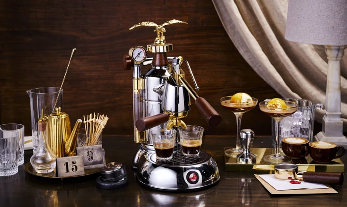 Imaginea iconică a unui espressor manual cu levier La Pavoni Handlever Expo 2015/SignatureAppliances