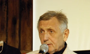 Ca şi cum două fotografii ar vorbi între ele interviu cu regizorul Jiři MENZEL jpeg