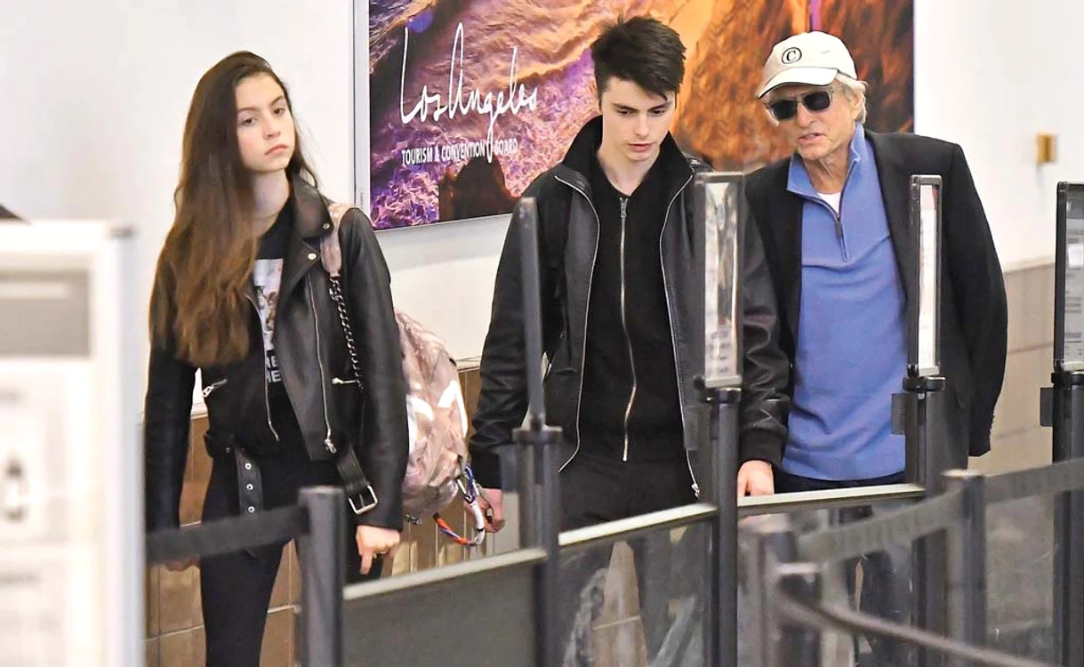 
    Michael Douglas  are doi copii frumoşi,  Dylan, de 18 ani,  şi Carys, de 15 aniFoto: Profimedia   