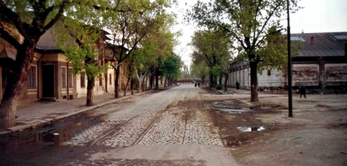 strada uranus foto dan perry