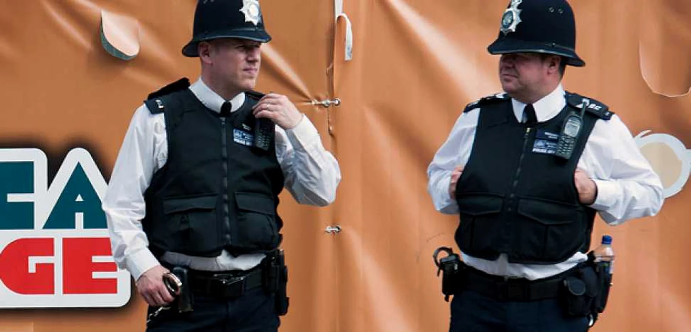 Poliţiştii britanici, cu ochi-n patru
