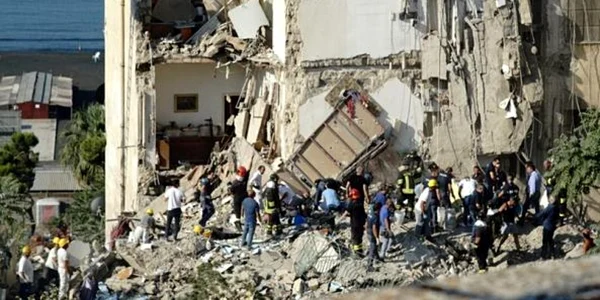Cladire prabusita la Torre Annunziata