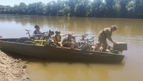 Moment inedit la turul ciclist Timişoara-Szeged FOTO Ş.Both