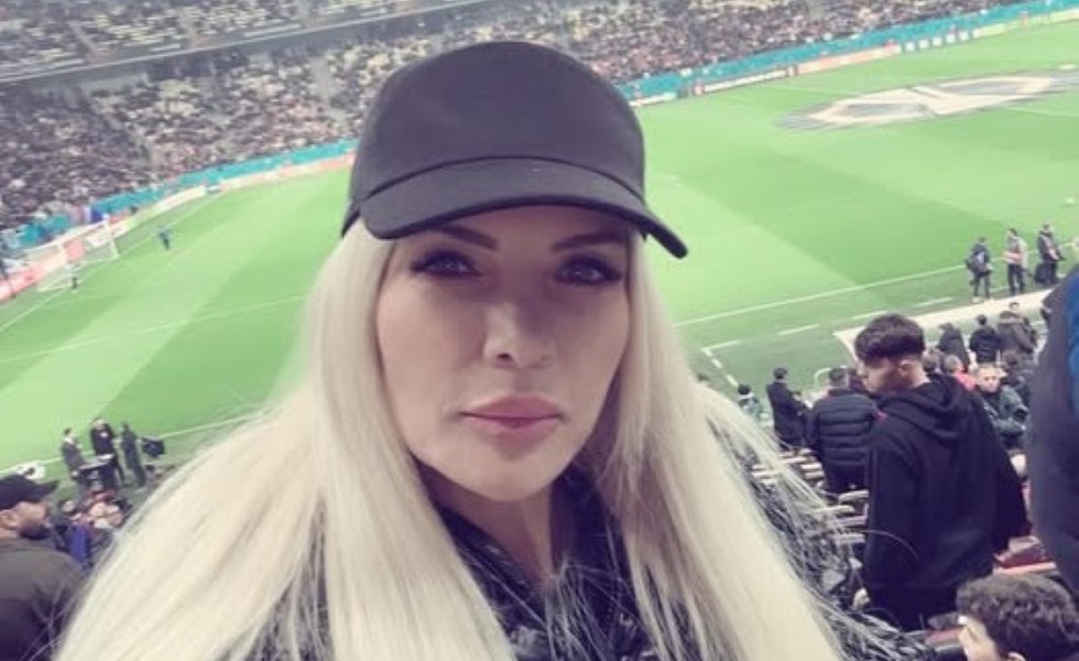 I-a lăsat pe fotbaliști cu buza umflată, iar acum le face galerie. Laura Vicol, nelipsită de la meciurile FCSB-ului