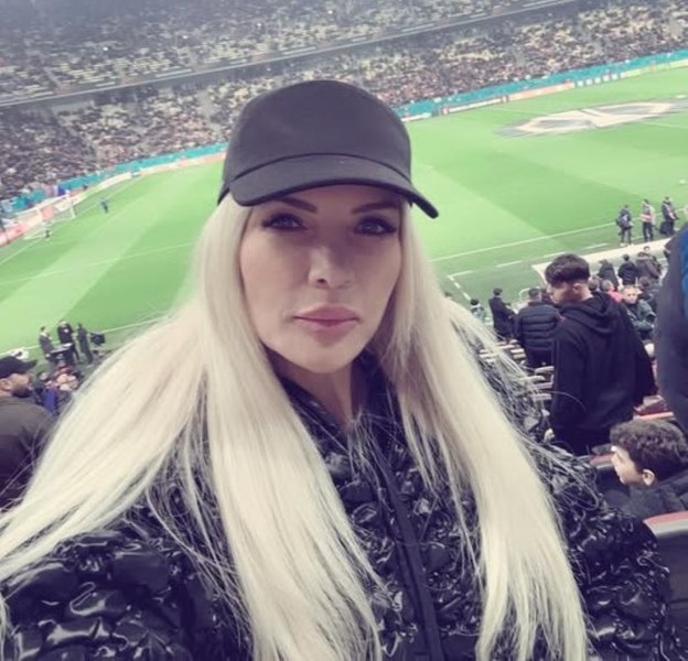 Una dintre cele mai controversate femei din politică, prezentă la meciul FCSB - Manchester United: „Haaai FCSB (STEAUA MEA)!”.