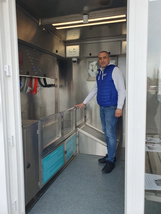 Spălătorie automată pentru câini