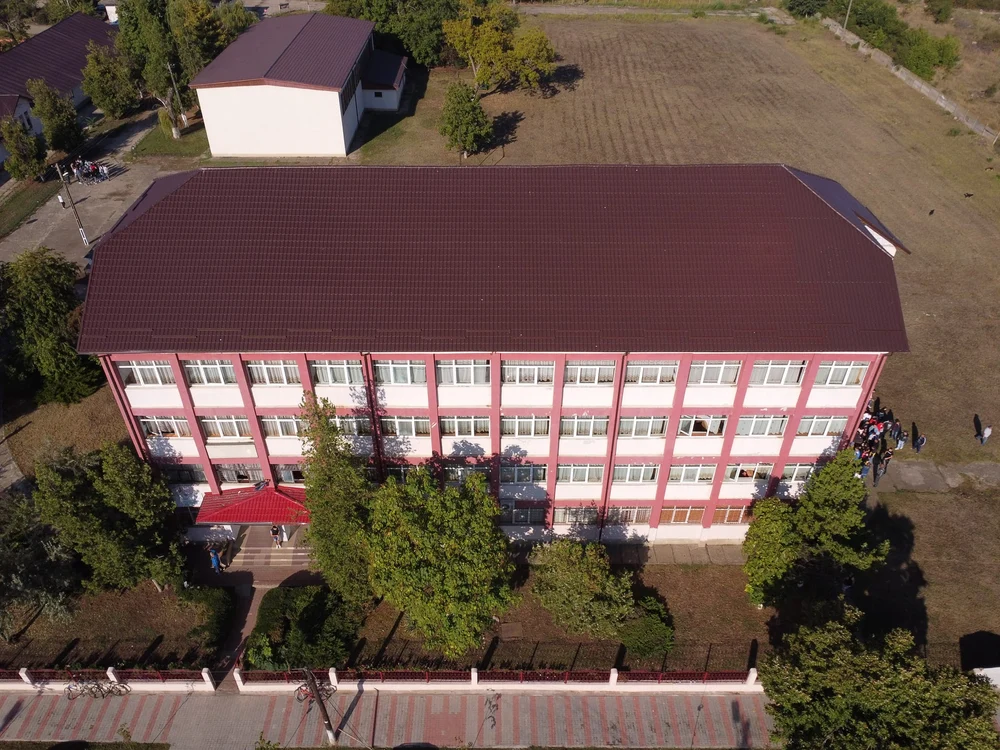 Scenariu șocant la Corabia: o elevă și-a înscenat propria hărțuire. Cum a fabricat dovezile împotriva profesorului de Sport