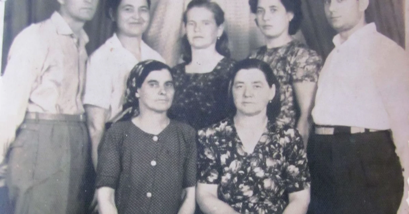 Nicolae Stamu(stânga), alături de rude, la doar câteva zile la eliberarea din închisoare Foto:Arhiva familiei Stamu