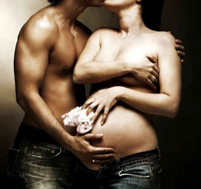 
    Este foarte important ca partenerul să înțeleagă schimbările hormonale prin care trece viitoarea mămică  