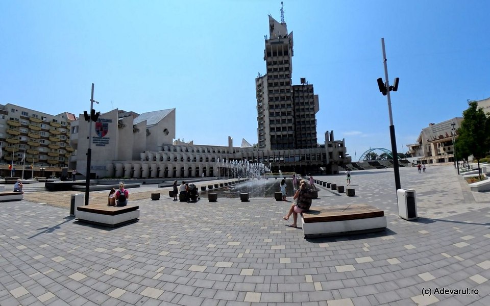 Orașul cu cea mai înaltă clădire din Transilvania. Cu ce seamănă primul zgârie-nori construit în epoca Ceaușescu la Satu Mare