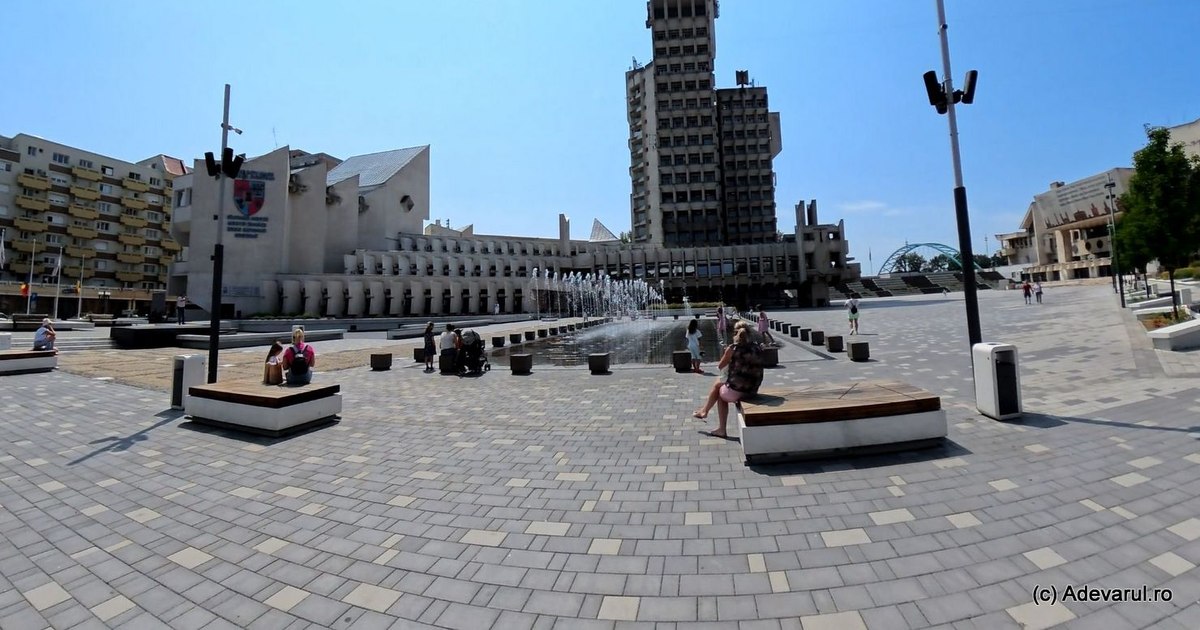 Orașul cu cea mai înaltă clădire din Transilvania. Cu ce seamănă primul zgârie-nori construit în epoca Ceaușescu la Satu Mare