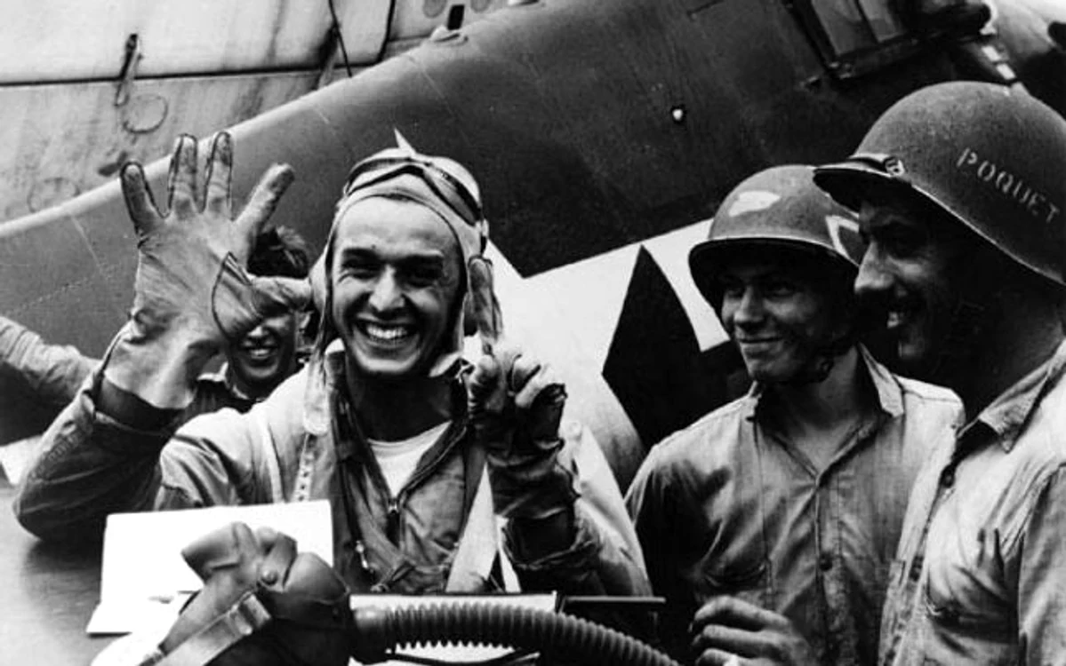 Românul Alex Vraciu a fost unul dintre cei mai buni piloţi din cel de-Al Doilea Război MondialFoto historicaviation.com