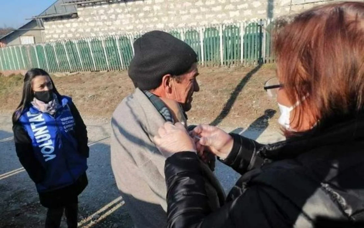 Fotografia controversată publicată de deputatul PAS Radu Marian, unde apare un cetăţean vaccinat în faţa casei, a fost ştearsă de pe pagina de Facebook a deputatului.