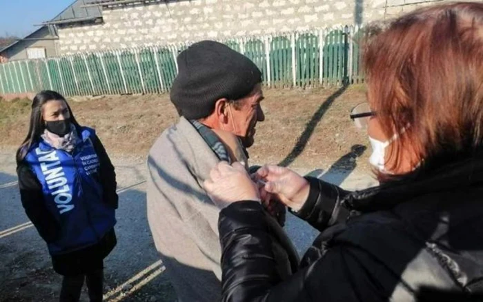 Fotografia controversată publicată de deputatul PAS Radu Marian, unde apare un cetăţean vaccinat în faţa casei, a fost ştearsă de pe pagina de Facebook a deputatului.