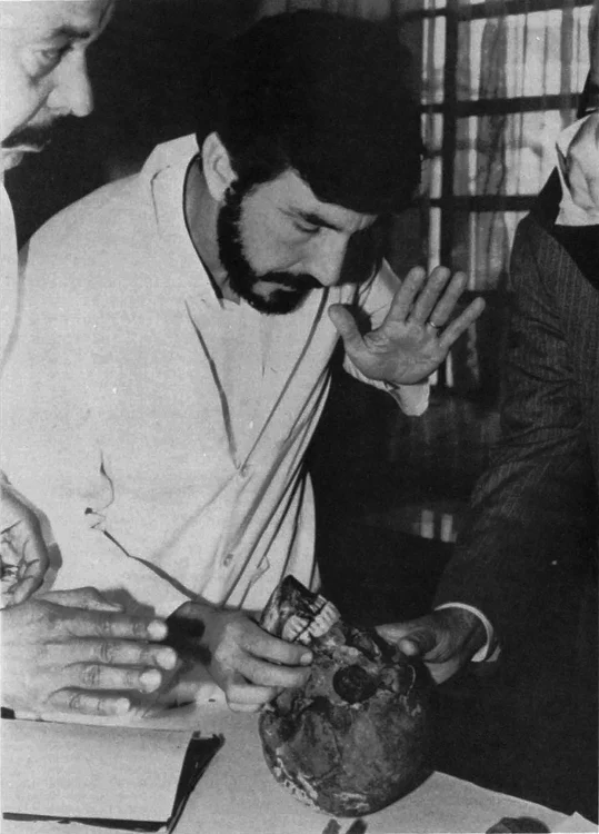 Rămășițele lui Josef Mengele, cercetate în 1985, în Brazilia (© Wikimedia Commons)