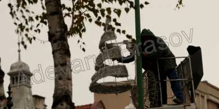 Bulevardul Eroilor este deja pregătit de sărbătoare. Foto: Stelian Grăjdan