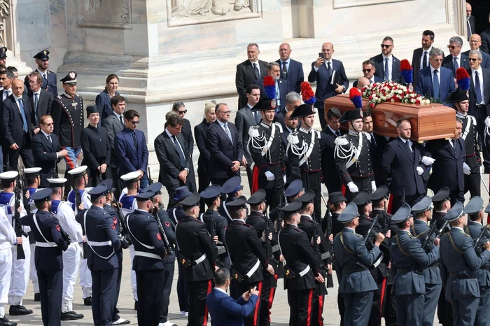 2.300 de persoane au fost prezente la funeraliile lui Silvio Berlusconi Foto: Profimedia