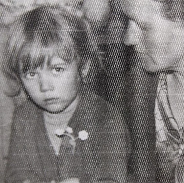 Aşa arăta Gina Pistol în copilărie, când nu trecuse pe la bisturiu