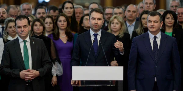 Evenimentul de anunțare a Alianței Dreapta Unită, formată din partidele USR, PMP, FD, în București. FOTO Inquam Photos / Octav Ganea