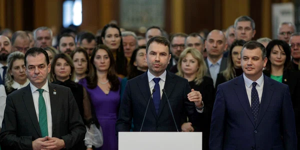 Evenimentul de anunțare a Alianței Dreapta Unită, formată din partidele USR, PMP, FD, în București. FOTO Inquam Photos / Octav Ganea