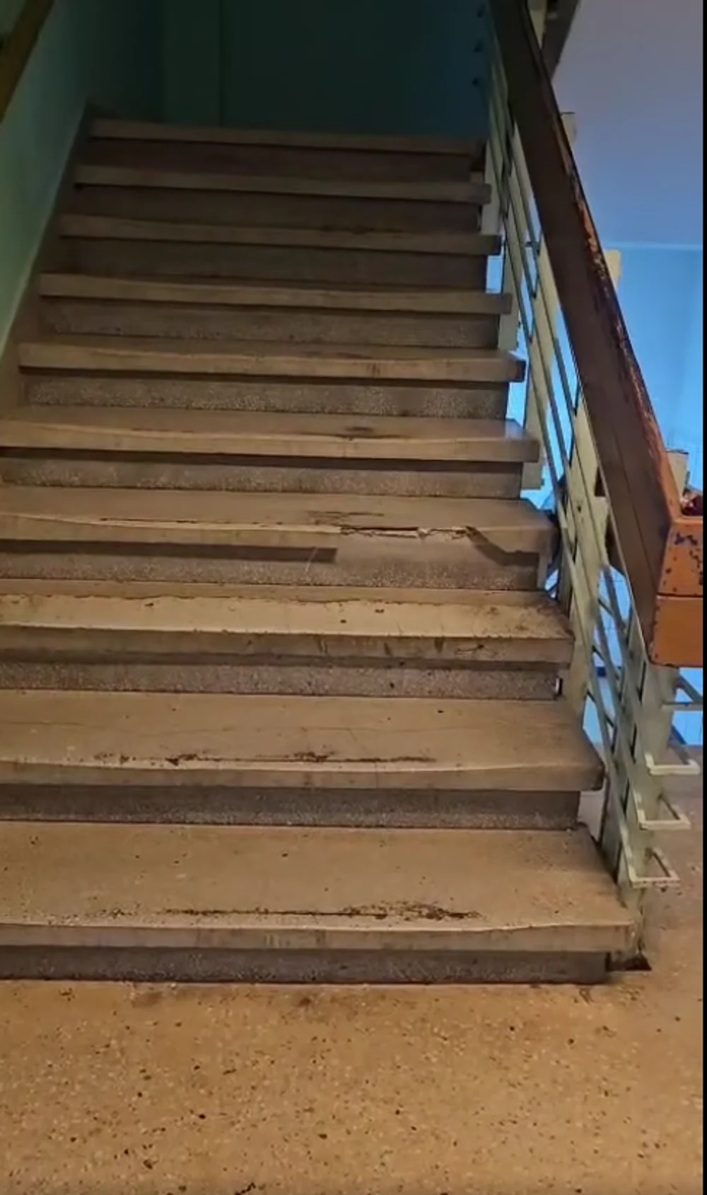 Un pacient a murit la Spitalul din Reșița, după ce o treaptă s-a rupt în timp ce cobora scările și s-a lovit cu capul de beton