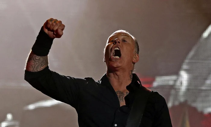 James Hetfield, solistul Metallica, a scandalizat apoi a cucerit publicul de la Glastonbury FOTO Wire Photos/Reuters