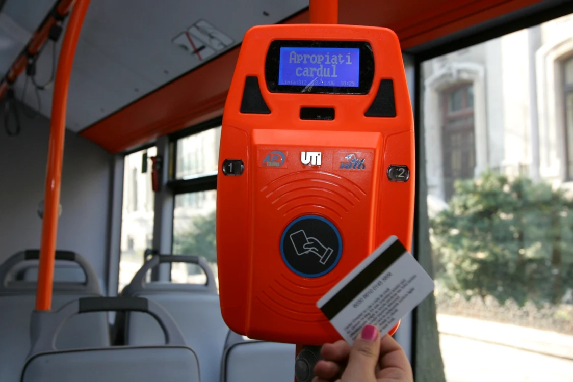 Conducerea RATB pregăteşte noi titluri de călătorie pe mijloacele de transport în comun din Capitală