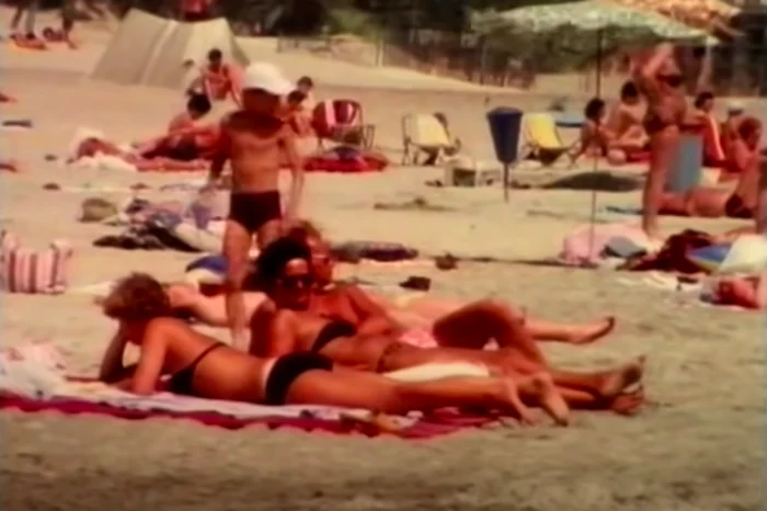 Litoralul Mamaia în anii '70 turişti plajă comunism Marea Neagră arhivă Sursă Youtube