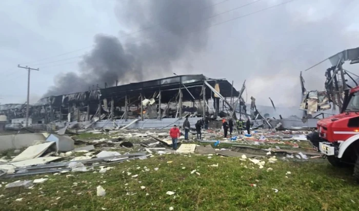 13 persoane se aflau în clădire în momentul izbucnirii incendiului. FOTO: protothema.gr