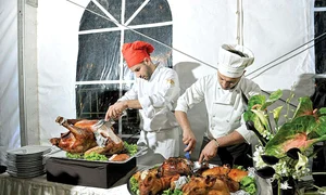 Un porcuşor de lapte umplut costă 500 de lei/10 kg jpeg