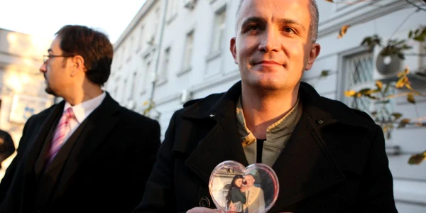 Andrei Prisecaru îi jură iubire victimei sale 