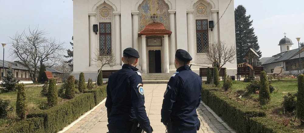 Un tânăr s-a prefăcut orb pentru a primi mila creștinilor. Gestul care l-a dat de gol