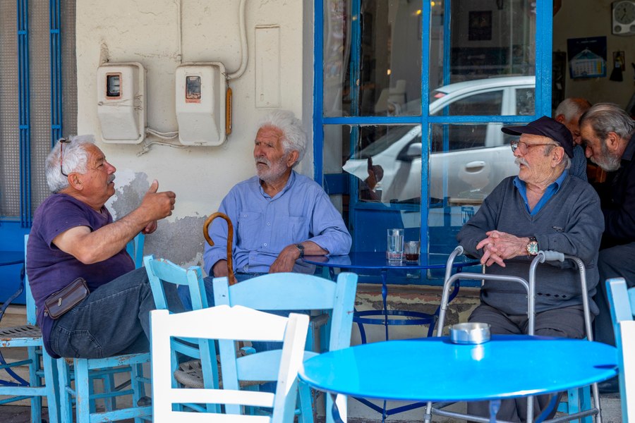 Satul ascuns din Grecia în care oamenii „uită să moară”. Mulți localnici ajung la 100 de ani și chiar îi depășesc: „Ritmul vieții este foarte relaxat”