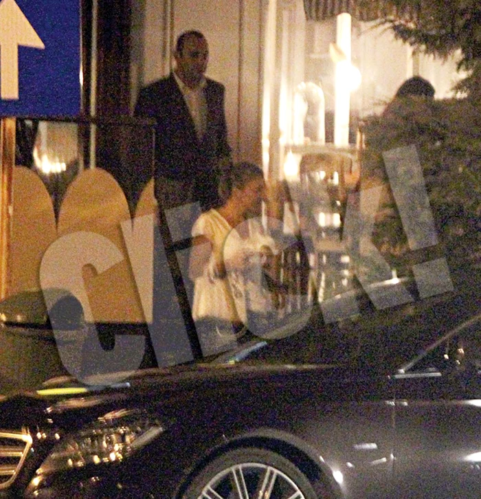 
    Simona a plecat de la  terasă în jurul orei 21.30,  cu mâncare la pachetFoto: Mihai Ionescu  