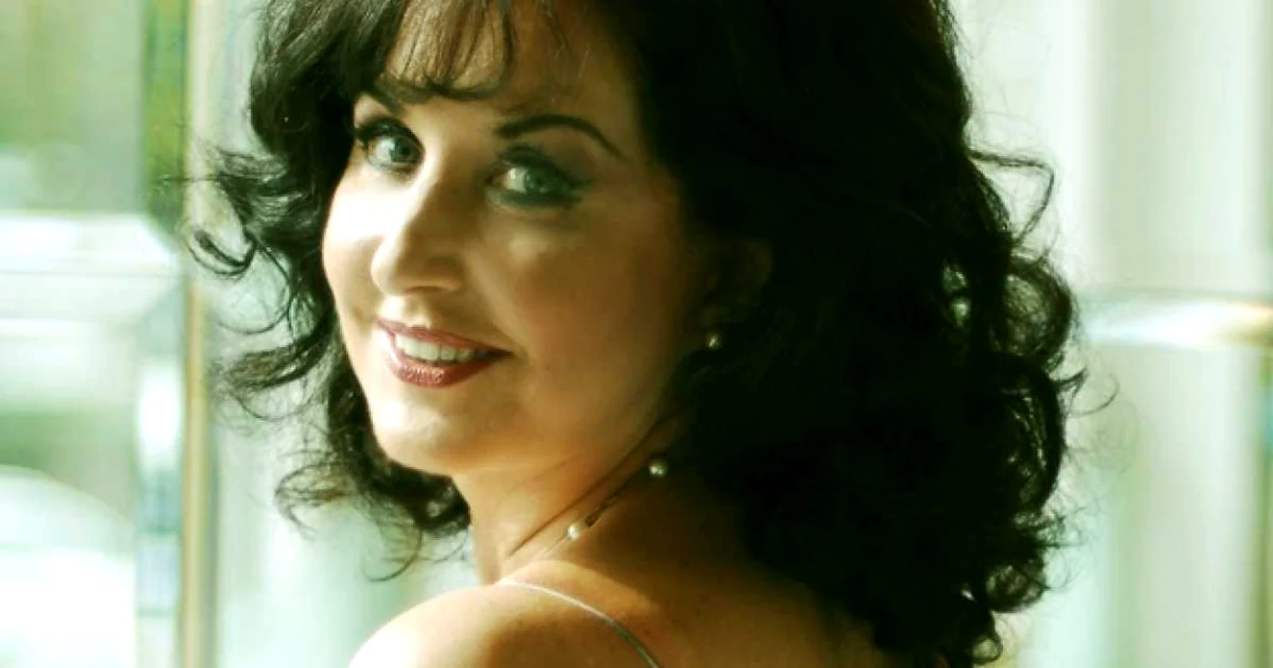 „Elena Moşuc aniversându-şi ziua de naştere jucând pe scena Operei Naţionale din Bucureşti a fost precum vinul din soiul cel mai nobil.“ FOTO Fidelioartist.com