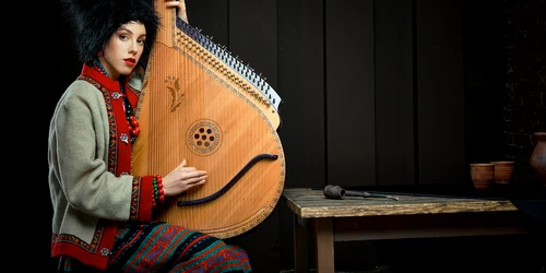 cobza 2 shutterstock 1723100116 jpg